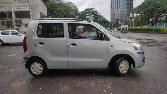 https://images10.gaadi.com/usedcar_image/3699355/original/processed_img2926946__used_car_2926946_1701520972.jpg?imwidth=6401