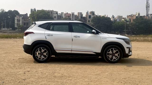 https://images10.gaadi.com/usedcar_image/3699365/original/processed_img2926953__used_car_2926953_1701521179.jpg?imwidth=6401