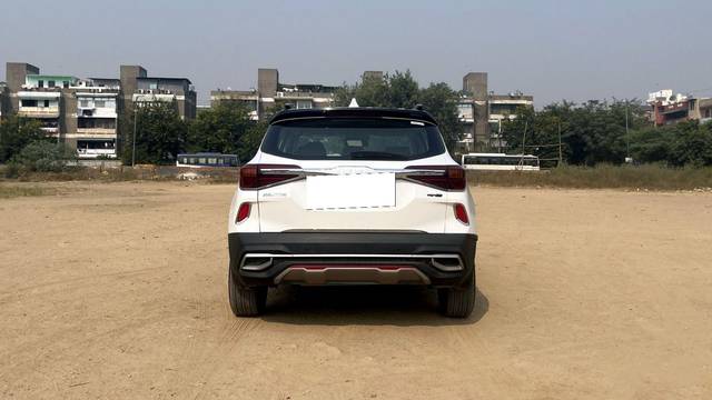 https://images10.gaadi.com/usedcar_image/3699365/original/processed_img2926953__used_car_2926953_1701521180.jpg?imwidth=6402