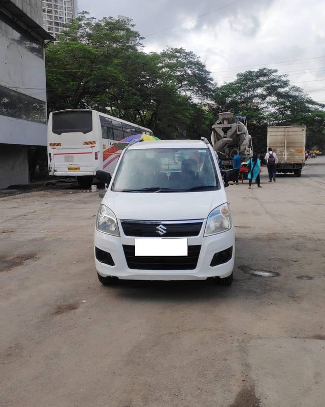https://images10.gaadi.com/usedcar_image/3699382/original/processed_img2926967__used_car_2926967_1701525045.jpg?imwidth=6400