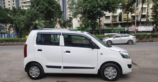 https://images10.gaadi.com/usedcar_image/3699382/original/processed_img2926967__used_car_2926967_1701525047.jpg?imwidth=6401