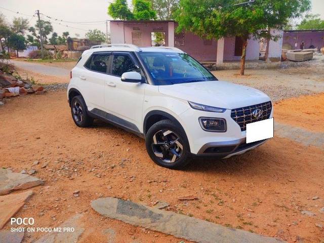 https://images10.gaadi.com/usedcar_image/3699412/original/processed_5ca8a8f0-3fb1-41a3-8455-128ed180bcd4.jpeg?imwidth=6400
