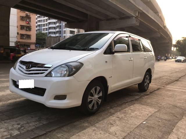 https://images10.gaadi.com/usedcar_image/3699432/original/processed_img2926998__usedcar_whatsappimage2023_12_02at53352pm_2926998_1701522540.jpeg?imwidth=6402