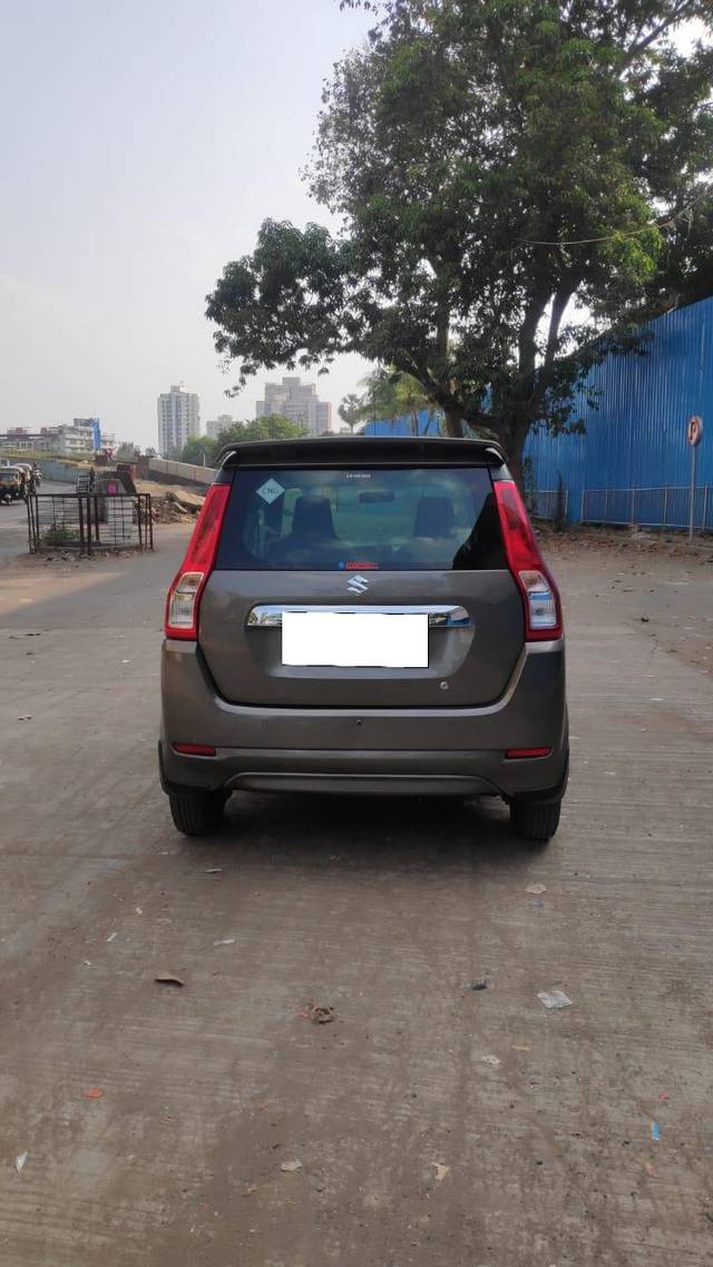 https://images10.gaadi.com/usedcar_image/3699445/original/processed_img2927008__used_car_2927008_1701522738.jpg?imwidth=6402