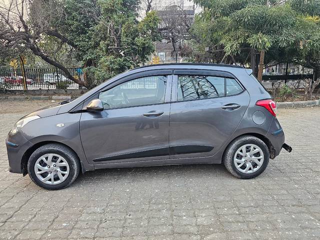 https://images10.gaadi.com/usedcar_image/3699454/original/img2927014__used_car_2927014_1701524110.jpg?imwidth=6402
