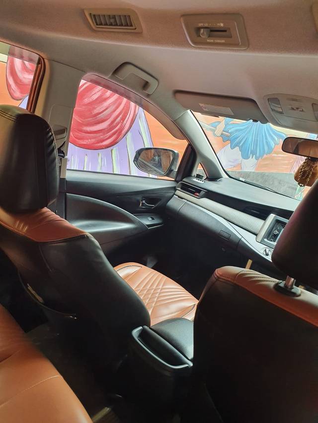https://images10.gaadi.com/usedcar_image/3699462/original/img2927017__used_car_2927017_1701523332.jpg?imwidth=6402