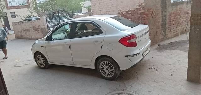 https://images10.gaadi.com/usedcar_image/3699489/original/25__VCC_IMG_1700910753118_1824083_95_1700911381.jpg?imwidth=6402