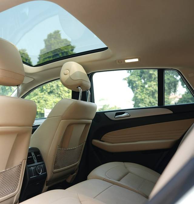 https://images10.gaadi.com/usedcar_image/3699529/original/img2927064__used_car_2927064_1701524694.jpg?imwidth=6401