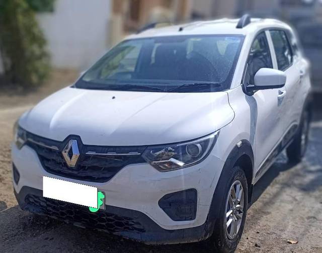 https://images10.gaadi.com/usedcar_image/3699564/original/processed_d93b00a5-acb0-4ddd-82d5-8983f3b20db3.jpg?imwidth=6400