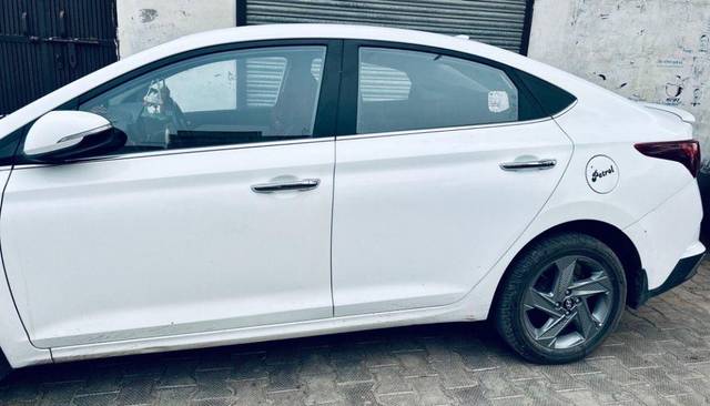 https://images10.gaadi.com/usedcar_image/3699565/original/processed_63bfc0d6-6bd4-45f8-be6e-daf5eb35a539.jpeg?imwidth=6402