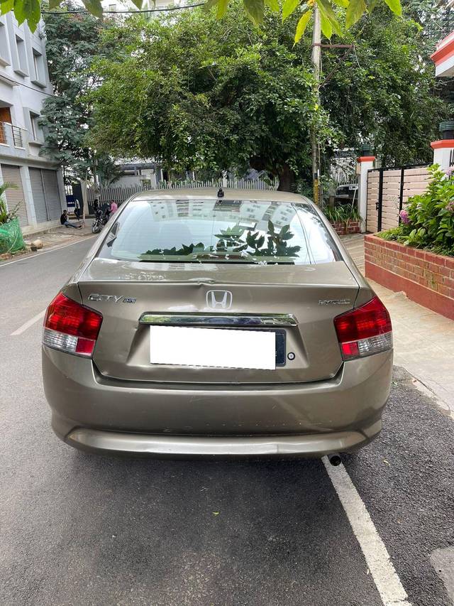 https://images10.gaadi.com/usedcar_image/3699598/original/processed_img2927088__used_car_2927088_1701527682.jpg?imwidth=6401