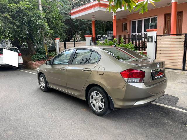 https://images10.gaadi.com/usedcar_image/3699598/original/processed_img2927088__used_car_2927088_1701528023.jpg?imwidth=6402