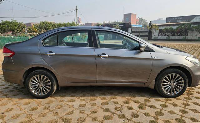 https://images10.gaadi.com/usedcar_image/3699615/original/processed_img2927091__used_car_2927091_1703152104.jpg?imwidth=6401