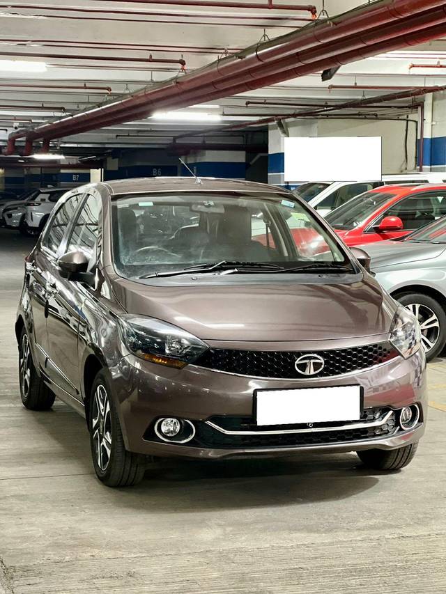 https://images10.gaadi.com/usedcar_image/3699617/original/processed_img2927092__used_car_2927092_1701528671.jpg?imwidth=6400