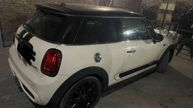 https://images10.gaadi.com/usedcar_image/3699642/original/processed_3664eed4-4f84-4462-b075-7d733c0dc6c4.jpeg?imwidth=6401