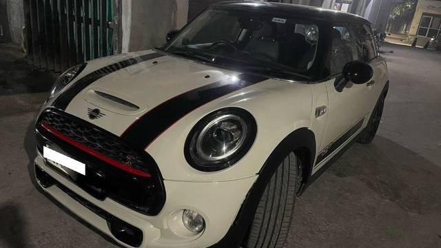 https://images10.gaadi.com/usedcar_image/3699642/original/processed_870d919e-0a51-4a16-bd38-cc85f00bc956.jpeg?imwidth=6402