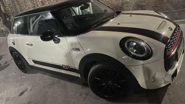 https://images10.gaadi.com/usedcar_image/3699642/original/processed_fd82123f-3e13-4a6d-9b1a-f71c0a3ffd85.jpeg?imwidth=6400