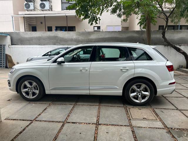 https://images10.gaadi.com/usedcar_image/3699670/original/img2927096__used_car_2927096_1701532578.jpg?imwidth=6402