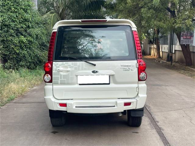 https://images10.gaadi.com/usedcar_image/3699687/original/processed_img2927101__used_car_2927101_1701532955.jpg?imwidth=6401