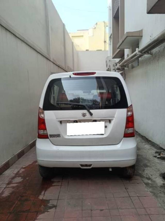 https://images10.gaadi.com/usedcar_image/3699713/original/processed_f94a7f03-a060-443a-97cb-045d9e0d66c9.jpg?imwidth=6401