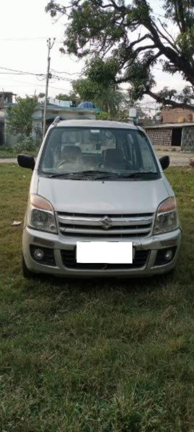 https://images10.gaadi.com/usedcar_image/3699775/original/processed_5233fb3e-f606-4d54-b78b-a9adcd41e33f.jpg?imwidth=6400