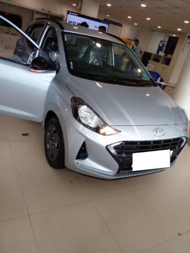 https://images10.gaadi.com/usedcar_image/3699798/original/processed_0efdc804-6d61-4b66-82b1-43e30c4a3821.jpg?imwidth=6401