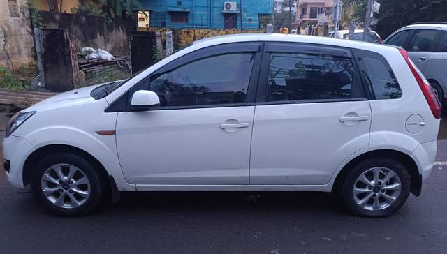 https://images10.gaadi.com/usedcar_image/3699863/original/img3699863__zz1_crop_img_656ec604928c5_1701758468.jpg?imwidth=6401