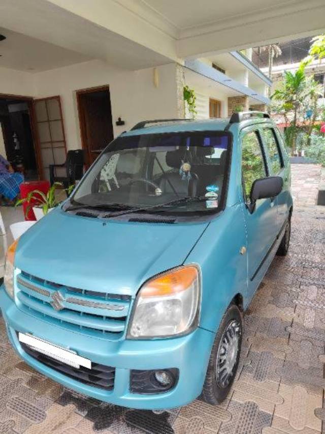 https://images10.gaadi.com/usedcar_image/3699875/original/processed_e8dfcc9c-3e67-4576-8b42-e205c49614d5.jpg?imwidth=6402
