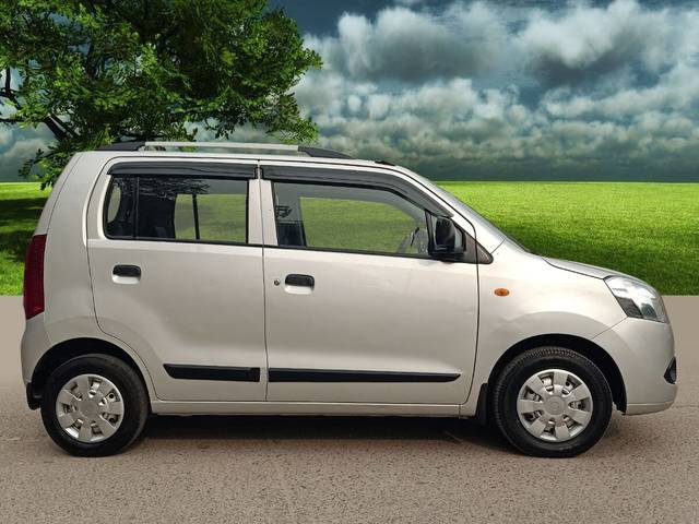 https://images10.gaadi.com/usedcar_image/3699946/original/img2927115__used_car_2927115_1701573242.jpg?imwidth=6401