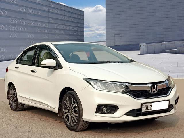 https://images10.gaadi.com/usedcar_image/3699948/original/img2927116__used_car_2927116_1701573414.jpg?imwidth=6400