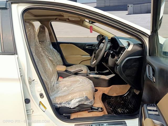 https://images10.gaadi.com/usedcar_image/3699948/original/img2927116__used_car_2927116_1701573417.jpg?imwidth=6402