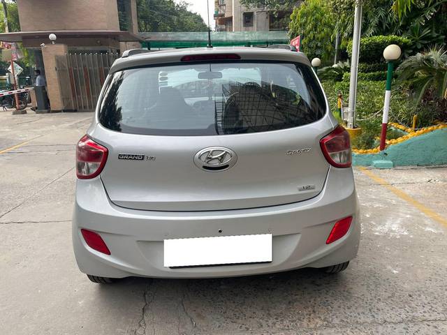 https://images10.gaadi.com/usedcar_image/3699966/original/processed_img2927124__used_car_2927124_1701575030.jpg?imwidth=6401