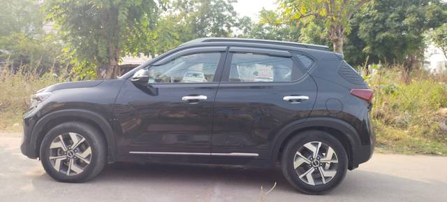 https://images10.gaadi.com/usedcar_image/3699981/original/img2927127__used_car_2927127_1701596720.jpg?imwidth=6402