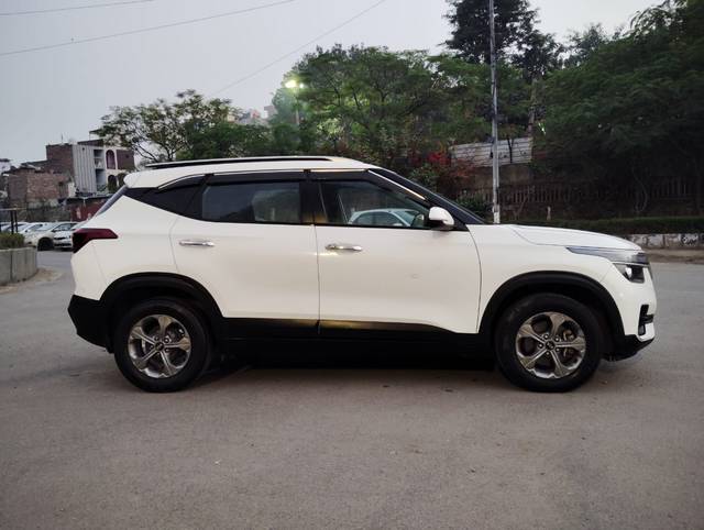 https://images10.gaadi.com/usedcar_image/3700082/original/img2927165__used_car_2927165_1701582306.jpg?imwidth=6401