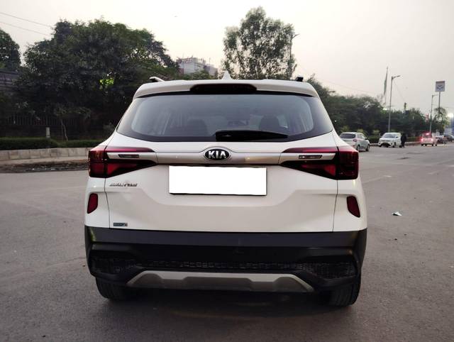 https://images10.gaadi.com/usedcar_image/3700082/original/processed_img2927165__used_car_2927165_1701582323.jpg?imwidth=6402