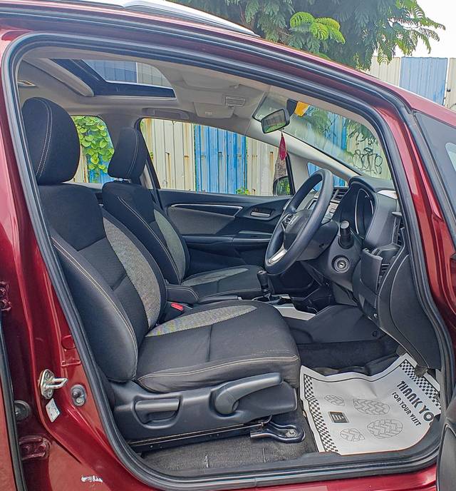 https://images10.gaadi.com/usedcar_image/3700096/original/img2927171__used_car_2927171_1701583197.jpg?imwidth=6401