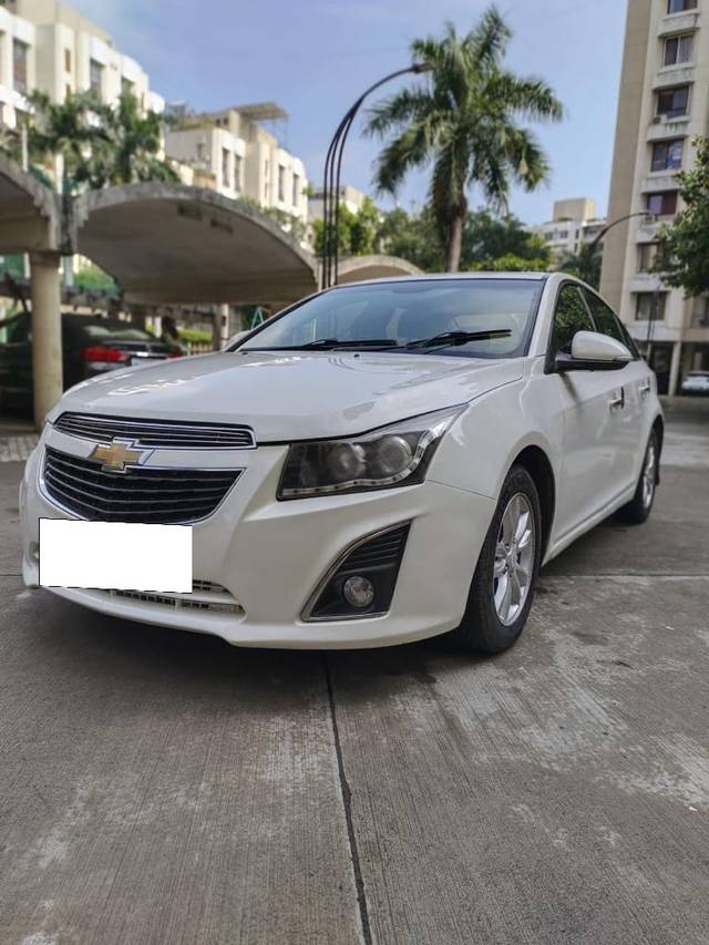https://images10.gaadi.com/usedcar_image/3700111/original/processed_img2927179__used_car_2927179_1701583655.jpg?imwidth=6402