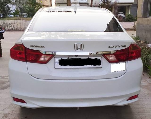 https://images10.gaadi.com/usedcar_image/3700125/original/processed_09f88f2d-3e10-4d0f-87a4-0980189b8ff7.jpg?imwidth=6402