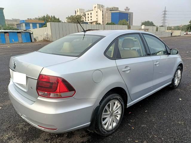 https://images10.gaadi.com/usedcar_image/3700191/original/processed_img2927220__used_car_2927220_1701586594.jpg?imwidth=6402