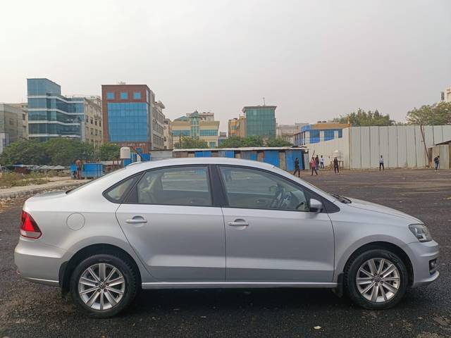 https://images10.gaadi.com/usedcar_image/3700191/original/processed_img2927220__used_car_2927220_1701586598.jpg?imwidth=6401