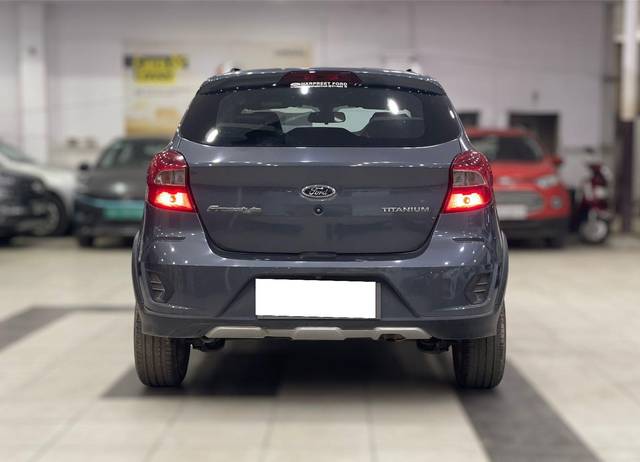 https://images10.gaadi.com/usedcar_image/3700230/original/processed_img2927239__used_car_2927239_1701587669.jpg?imwidth=6402
