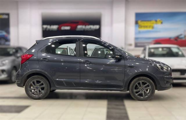 https://images10.gaadi.com/usedcar_image/3700230/original/processed_img2927239__used_car_2927239_1701587689.jpg?imwidth=6401