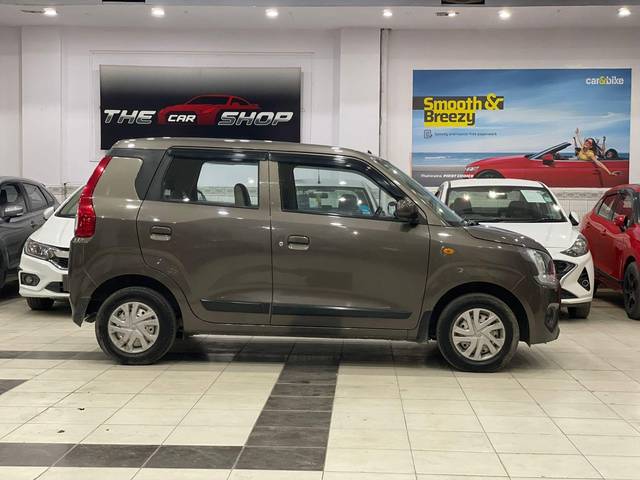 https://images10.gaadi.com/usedcar_image/3700278/original/processed_img2927271__used_car_2927271_1701588845.jpg?imwidth=6401