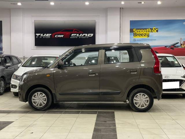 https://images10.gaadi.com/usedcar_image/3700278/original/processed_img2927271__used_car_2927271_1701588849.jpg?imwidth=6402