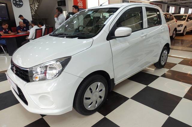 https://images10.gaadi.com/usedcar_image/3700282/original/processed_img2927273__used_car_2927273_1701589055.jpg?imwidth=6401