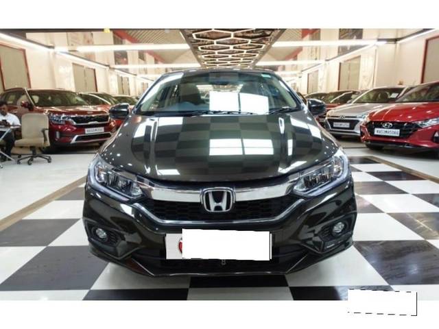 https://images10.gaadi.com/usedcar_image/3700303/original/processed_img2927277__used_car_2927277_1701590163.jpg?imwidth=6400