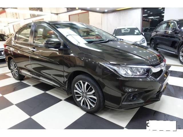 https://images10.gaadi.com/usedcar_image/3700303/original/processed_img2927277__used_car_2927277_1701590165.jpg?imwidth=6401