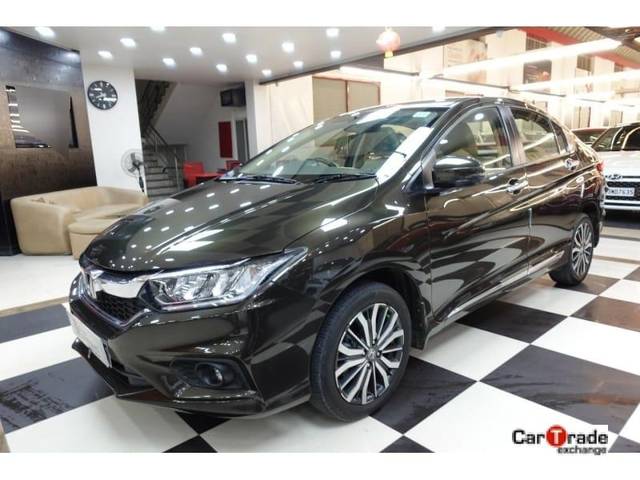 https://images10.gaadi.com/usedcar_image/3700303/original/processed_img2927277__used_car_2927277_1701590166.jpg?imwidth=6402