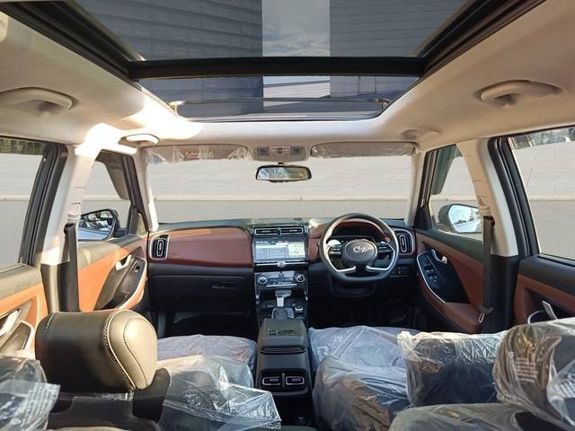https://images10.gaadi.com/usedcar_image/3700333/original/img2927284__used_car_2927284_1701591428.jpg?imwidth=6402