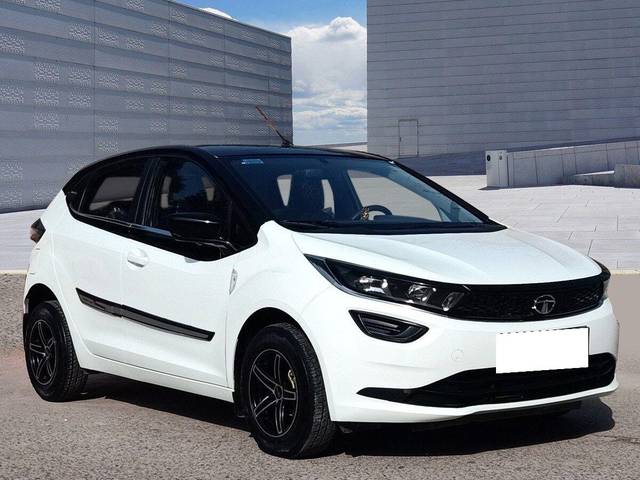https://images10.gaadi.com/usedcar_image/3700345/original/processed_img2927288__used_car_2927288_1701592078.jpg?imwidth=6400